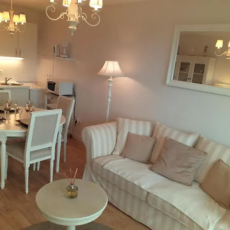 Cosy, Avec Balcon, Vue Mer, 200m Plage, Wifi, 5 Personnes, Sur Mer