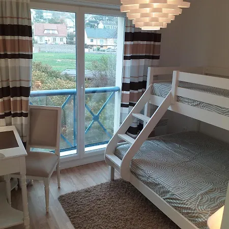 Cosy, Avec Balcon, Vue Mer, 200m Plage, Wifi, 5 Personnes, Sur Mer